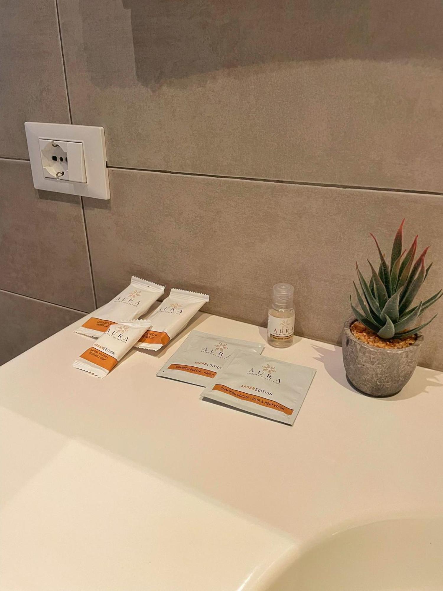 Alla Scaletta - Stanze Con Bagno Privato E Wifi A Pochi Passi Dal Duomo ميراندولا المظهر الخارجي الصورة