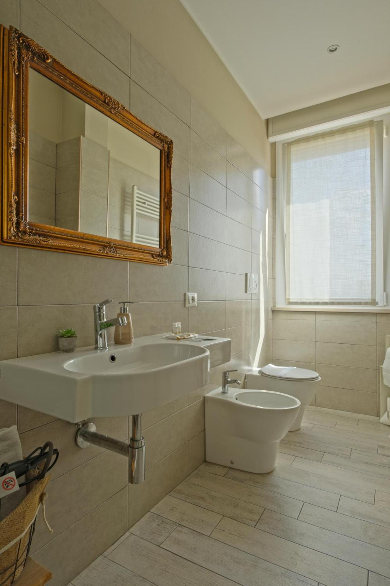 Alla Scaletta - Stanze Con Bagno Privato E Wifi A Pochi Passi Dal Duomo ميراندولا المظهر الخارجي الصورة